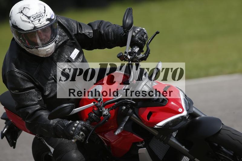 /Archiv-2024/29 12.06.2024 MOTO.CH Track Day ADR/Gruppe blau/unklar